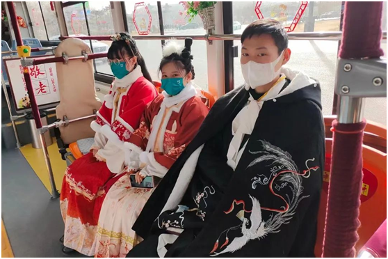 老家河南 心的春運(yùn)︱熟悉的春節(jié)里！ 看洛陽(yáng)公交人的過(guò)年儀式感 