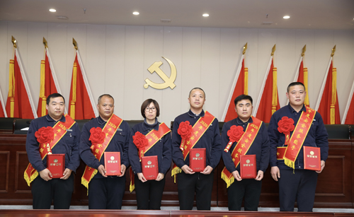0203 安全服務(wù)能手從左至右依次為 黨萬(wàn)超、朱學(xué)民、任興芳、王琳汝、周冬偉、王須波.jpg