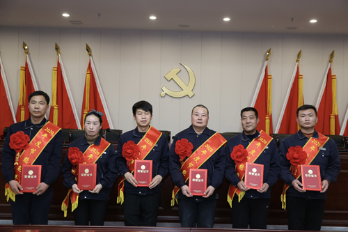 0204 節(jié)能能手從左至右依次為 石亞杰、沈小慶、楊興忠、于俊國(guó)、權(quán)振利、吳偉偉.jpg