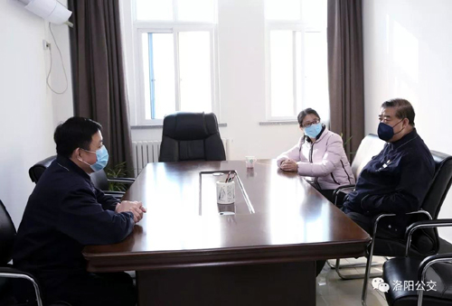 眾志成城、共克時(shí)艱——團(tuán)市委向公交一線捐贈(zèng)疫情防控物資